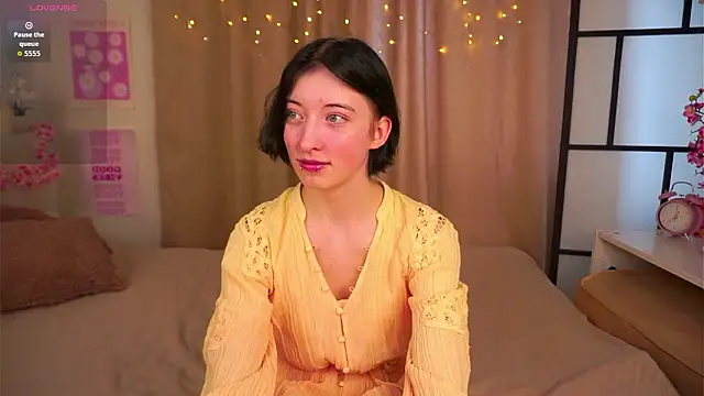 JuanaFriesz online show from March 2026 09:13:01 AM