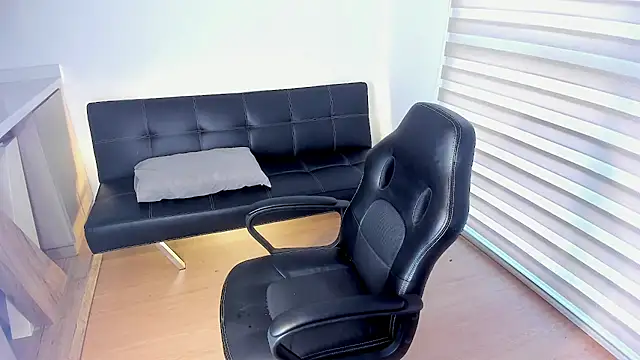 im jero online show from November 2025 10:22:02 PM