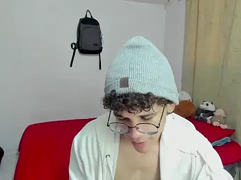 Snapshot of Tom_Blues chatting on October 2025 12:55:02 PM Tom Blues online show from October 2025 12:55:02 PM