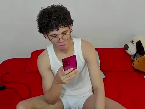 Snapshot of Tom_Blues chatting on October 2025 02:04:02 PM Tom Blues online show from October 2025 02:04:02 PM