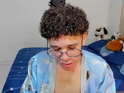 Snapshot of Tom_Blues chatting on October 2025 02:40:01 PM Tom Blues online show from October 2025 02:40:01 PM