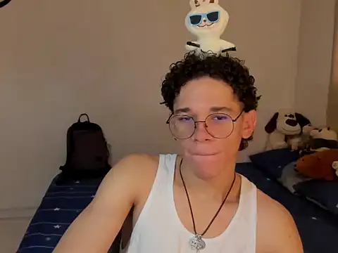 Snapshot of Tom_Blues chatting on October 2025 01:29:01 PM Tom Blues online show from October 2025 01:29:01 PM