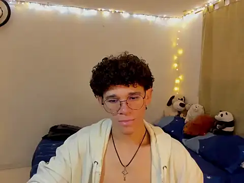 Snapshot of Tom_Blues chatting on October 2025 12:29:01 PM Tom Blues online show from October 2025 12:29:01 PM