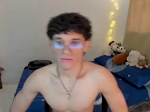 Snapshot of Tom_Blues chatting on November 2025 02:21:01 PM Tom Blues online show from November 2025 02:21:01 PM