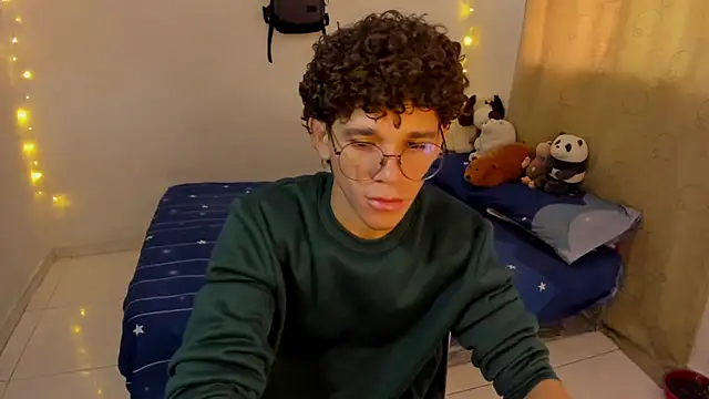 Snapshot of Tom_Blues chatting on November 2025 04:08:02 PM Tom Blues online show from November 2025 04:08:02 PM