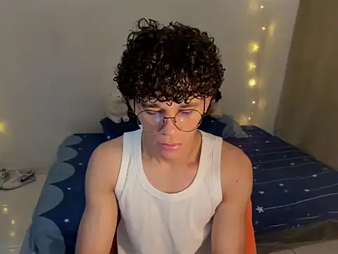 Snapshot of Tom_Blues chatting on January 2026 12:33:02 PM Tom Blues online show from January 2026 12:33:02 PM