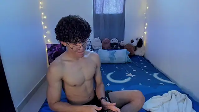 Snapshot of Tom_Blues chatting on March 2026 02:52:01 PM Tom Blues online show from March 2026 02:52:01 PM