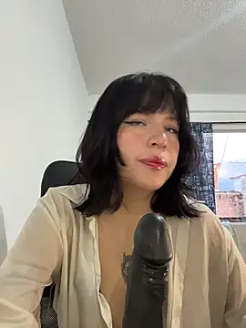 Snapshot of aliciia_23 chatting on November 2025 10:52:02 PM aliciia 23 online show from November 2025 10:52:02 PM