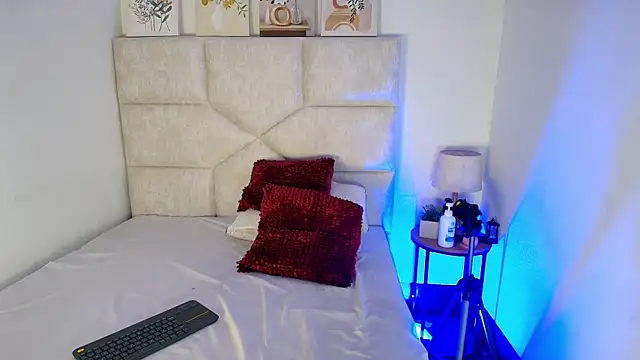 elizawiliamst online show from July 2026 11:19:02 AM