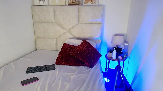 elizawiliamst online show from July 2026 12:48:02 PM