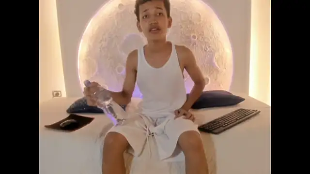  Noah19 online show from September 2025 08:21:02 PM