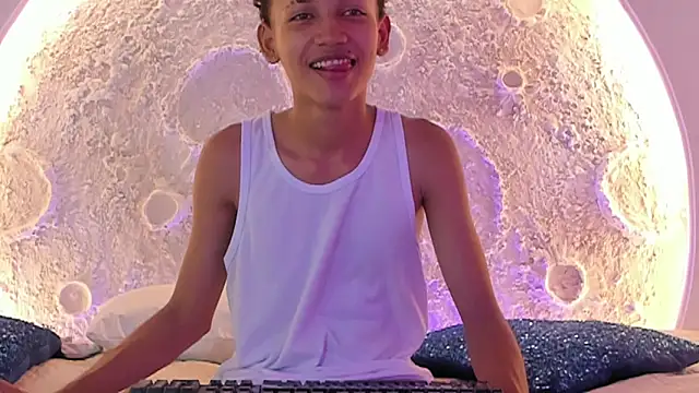  Noah19 online show from September 2025 08:02:02 PM