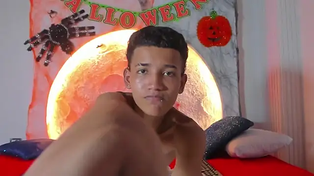  Noah19 online show from October 2025 07:02:01 PM