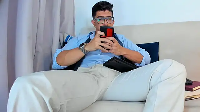 Snapshot of AnibalSteam chatting on March 2026 12:37:01 AM AnibalSteam online show from March 2026 12:37:01 AM