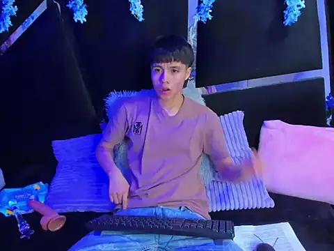 Bruno Cruzz online show from October 2025 02:01:02 AM