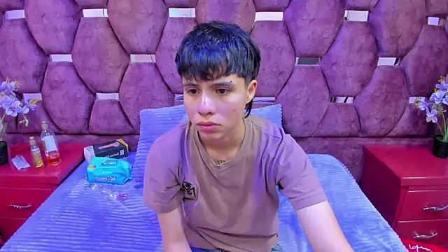 Bruno Cruzz online show from October 2025 02:12:01 AM