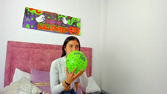 Vaiolet Miller online show from October 2025 08:29:01 PM