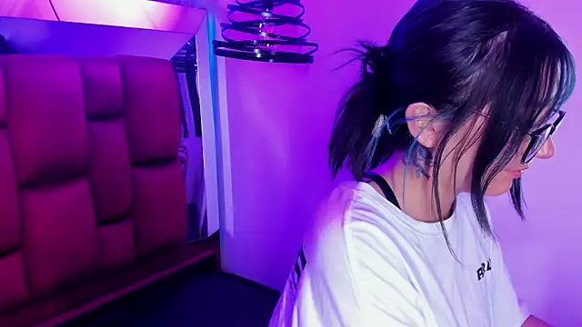 sophiievv online show from April 2026 08:57:02 PM