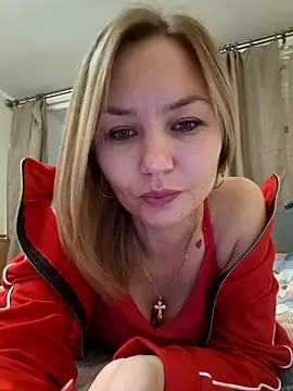 Snapshot of VeroLoverx chatting on October 2025 07:10:02 PM VeroLoverx online show from October 2025 07:10:02 PM