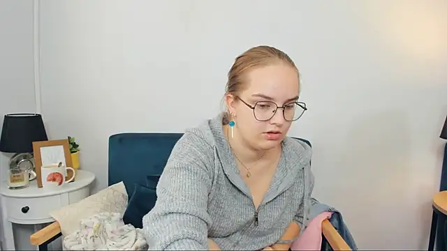 Snapshot of AliceCrazy69 chatting on September 2025 06:26:02 AM AliceCrazy69 online show from September 2025 06:26:02 AM