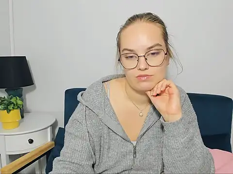 Snapshot of AliceCrazy69 chatting on October 2025 02:40:02 PM AliceCrazy69 online show from October 2025 02:40:02 PM