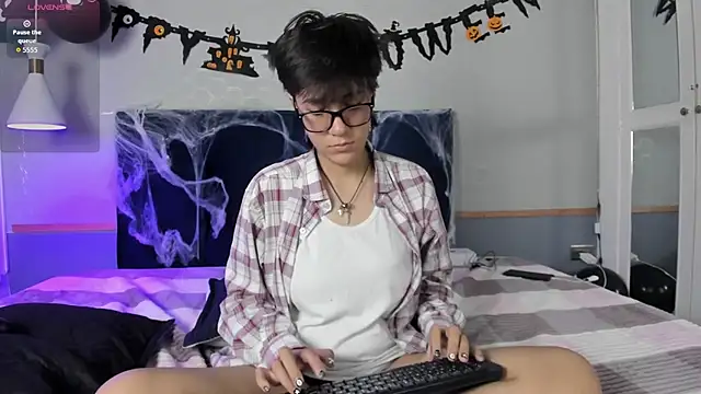 Tsuki Maru online show from October 2025 07:47:02 PM