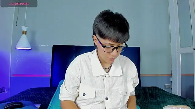 Tsuki Maru online show from November 2025 08:32:01 PM