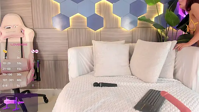 MilaGrace1 online show from May 2026 11:37:01 AM