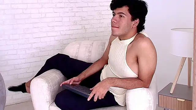 Snapshot of E_R_O_S_ chatting on September 2025 01:05:02 PM E R O S online show from September 2025 01:05:02 PM