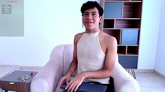 Snapshot of E_R_O_S_ chatting on November 2025 07:47:01 PM E R O S online show from November 2025 07:47:01 PM