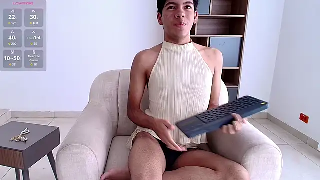 Snapshot of E_R_O_S_ chatting on November 2025 01:00:01 PM E R O S online show from November 2025 01:00:01 PM