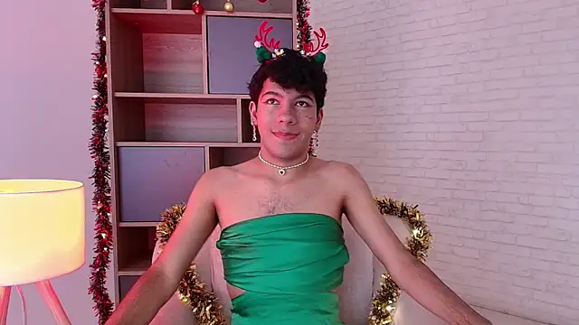 Snapshot of E_R_O_S_ chatting on November 2025 08:33:02 PM E R O S online show from November 2025 08:33:02 PM