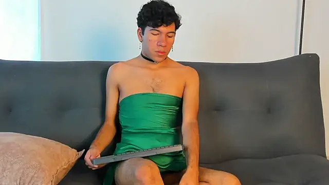 Snapshot of E_R_O_S_ chatting on December 2025 12:43:02 PM E R O S online show from December 2025 12:43:02 PM