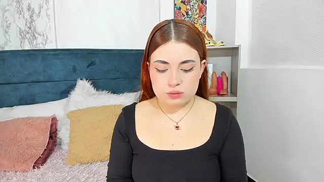 Snapshot of Vicluxxx chatting on May 2026 01:51:01 PM Vicluxxx online show from May 2026 01:51:01 PM