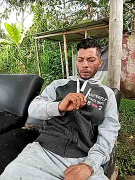 Snapshot of AlphaAlterX chatting on February 2026 01:38:02 PM AlphaAlterX online show from February 2026 01:38:02 PM