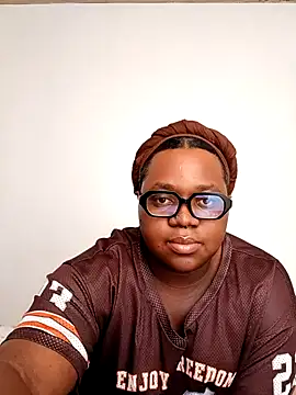 Snapshot of Gyminae chatting on November 2025 01:06:02 PM Gyminae online show from November 2025 01:06:02 PM