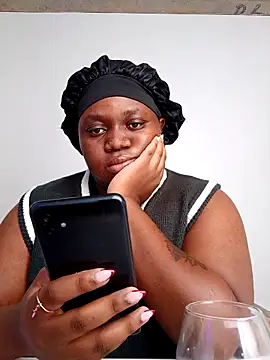 Snapshot of Gyminae chatting on November 2025 12:05:02 PM Gyminae online show from November 2025 12:05:02 PM