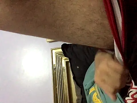 Snapshot of FlungBergenia chatting on November 2025 03:23:02 PM FlungBergenia online show from November 2025 03:23:02 PM