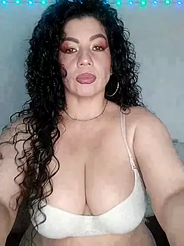 Snapshot of adelen_smith chatting on February 2026 11:13:01 AM adelen smith online show from February 2026 11:13:01 AM