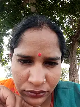 Snapshot of Hot_Seema83 chatting on October 2025 04:35:01 AM Hot Seema83 online show from October 2025 04:35:01 AM