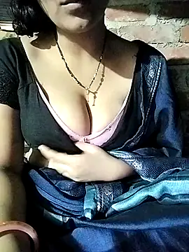 Snapshot of Hottestgirll chatting on October 2025 07:06:02 AM Hottestgirll online show from October 2025 07:06:02 AM