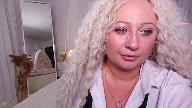 Snapshot of Lilit_1Love chatting on September 2025 04:45:01 PM Lilit 1Love online show from September 2025 04:45:01 PM