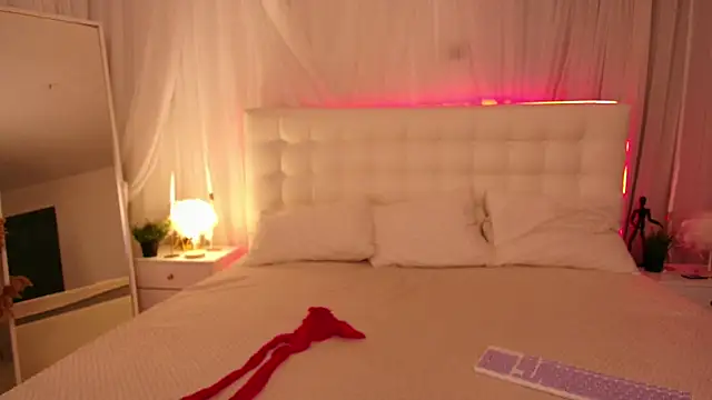 Snapshot of Lilit_1Love chatting on September 2025 05:07:01 PM Lilit 1Love online show from September 2025 05:07:01 PM