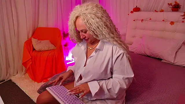 Snapshot of Lilit_1Love chatting on October 2025 04:20:02 PM Lilit 1Love online show from October 2025 04:20:02 PM