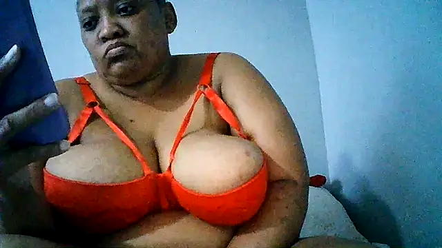 Snapshot of Yellobonepussy chatting on September 2025 01:38:02 PM Yellobonepussy online show from September 2025 01:38:02 PM