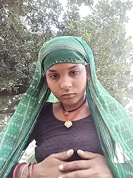 Snapshot of Idhika_Jha chatting on September 2025 10:31:01 AM Idhika Jha online show from September 2025 10:31:01 AM