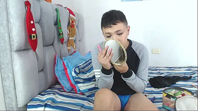 Snapshot of christopher_Hot chatting on November 2025 10:31:01 PM christopher Hot online show from November 2025 10:31:01 PM