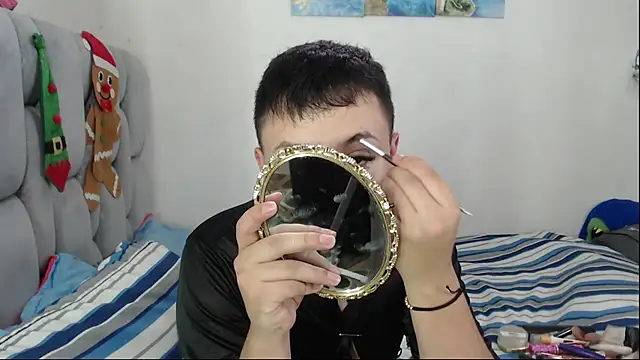 Snapshot of christopher_Hot chatting on November 2025 08:33:02 PM christopher Hot online show from November 2025 08:33:02 PM