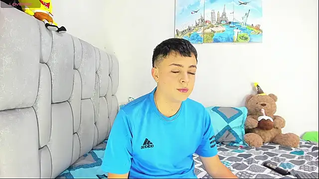 Snapshot of christopher_Hot chatting on February 2026 12:37:02 AM christopher Hot online show from February 2026 12:37:02 AM