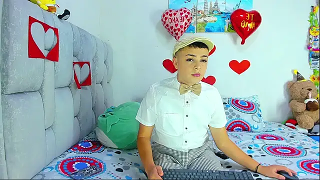 Snapshot of christopher_Hot chatting on February 2026 07:21:01 PM christopher Hot online show from February 2026 07:21:01 PM